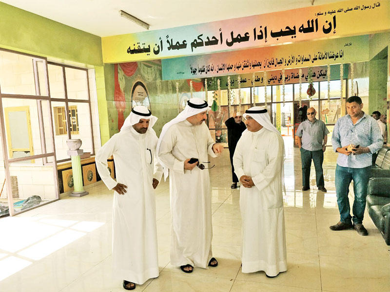 الفارس خلال تفقده مدارس تيماء