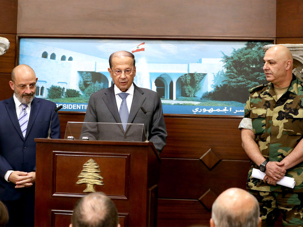 عون وقائد الجيش ووزير الدفاع في قصر بعبدا أمس       (دالاتي ونهرا)