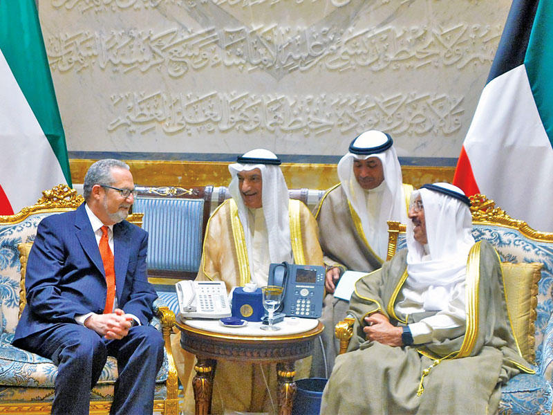 الأمير مستقبلاً السفير الأميركي أمس