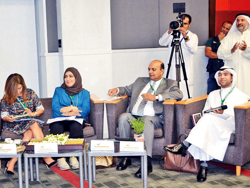 جانب من فعاليات برنامج «كن» الذي تنظمه «لوياك»n