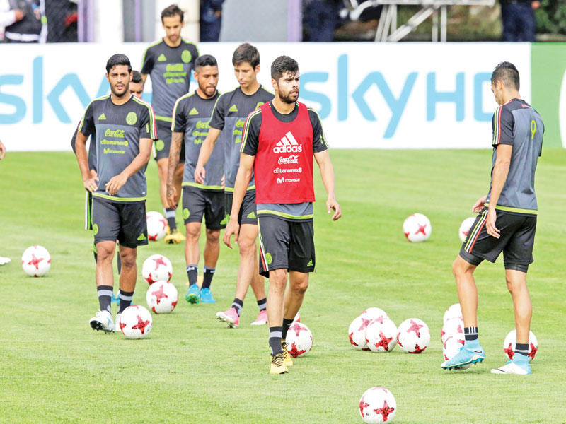 جانب من تدريبات المنتخب المكسيكي