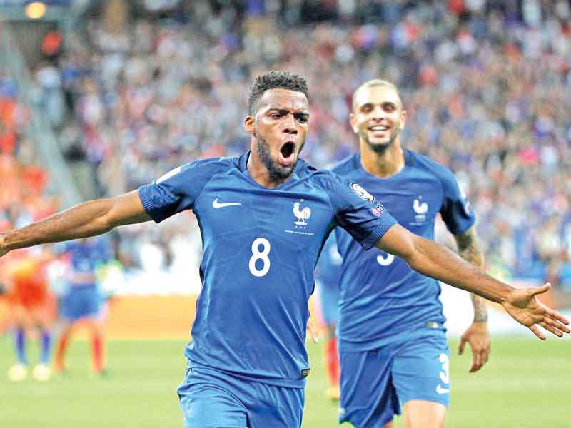 ليمار نجم المنتخب الفرنسي يحتفل بهدفه