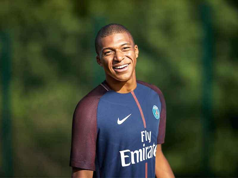 مبابي نجم باريس سان جرمان