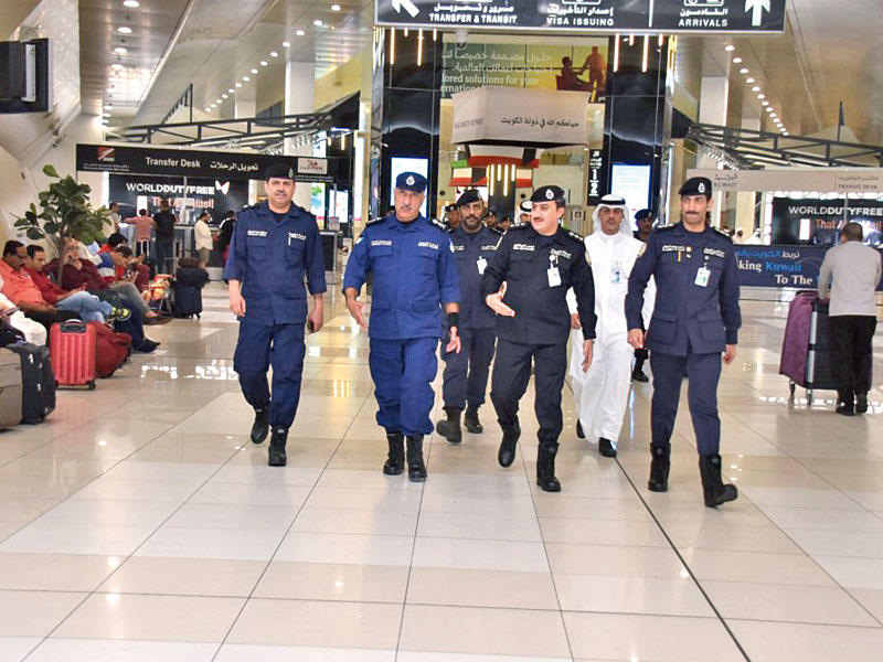 اليوسف خلال جولاته التفقدية لمطار الكويت الدولي