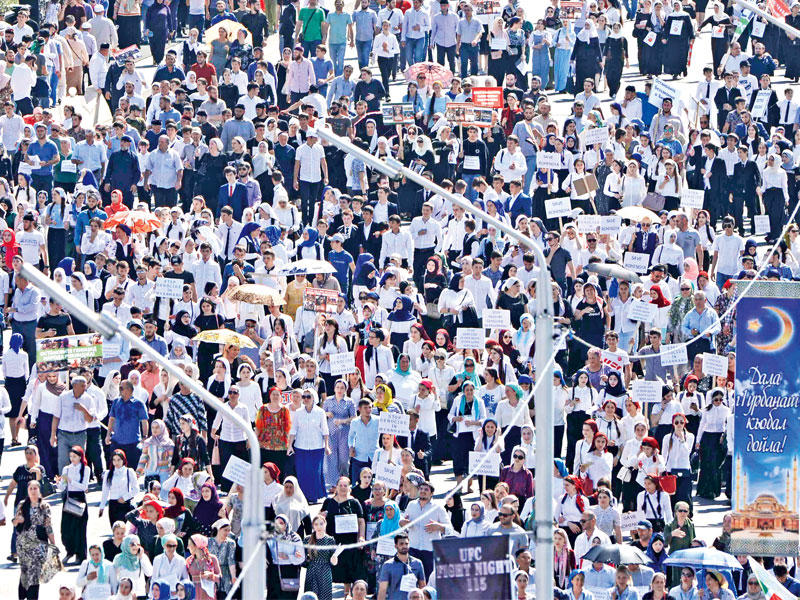 تظاهرة مليونية مناصرة للروهينغا في العاصمة الشيشانية غروزني أمس   (رويترز)