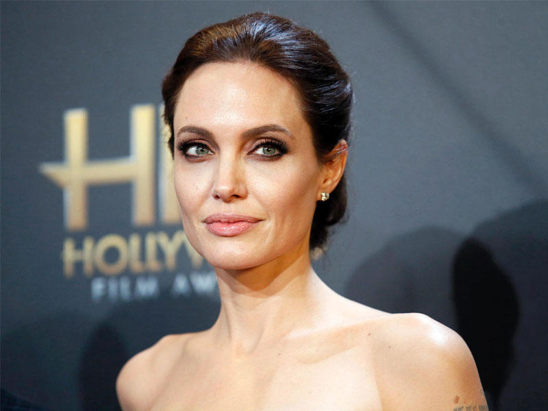 نجمة هوليوود الشهيرة أنجلينا جولي