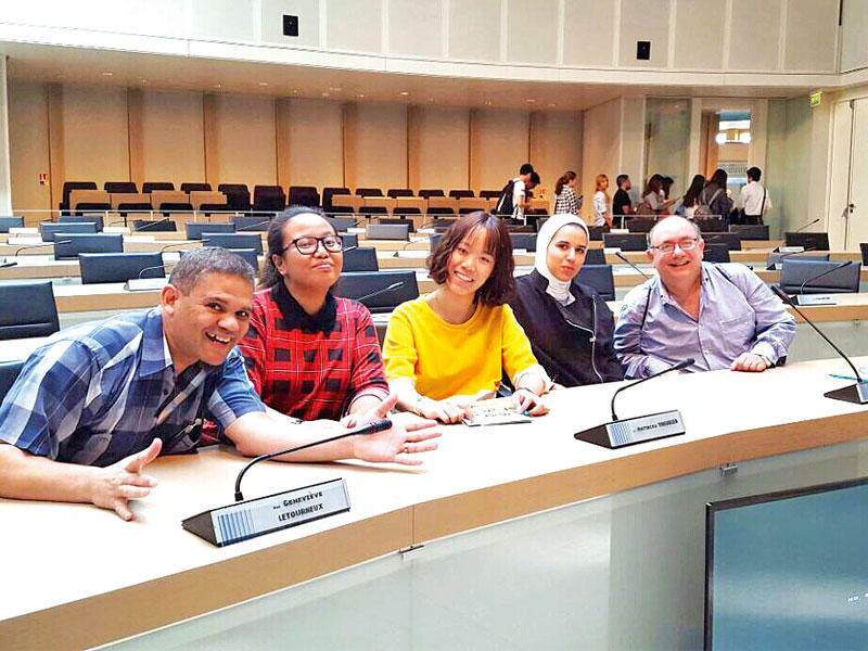  الطالبة الخبيزي اثناء اجتيازها الدورة 