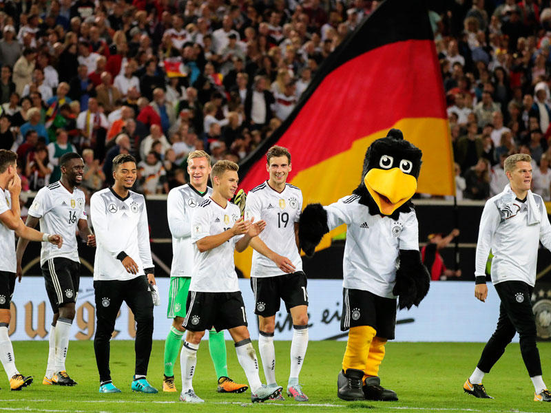 لاعبو المنتخب الألماني بعد الفوز على النرويج