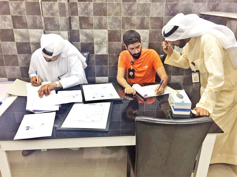 جانب من تحرير المخالفات