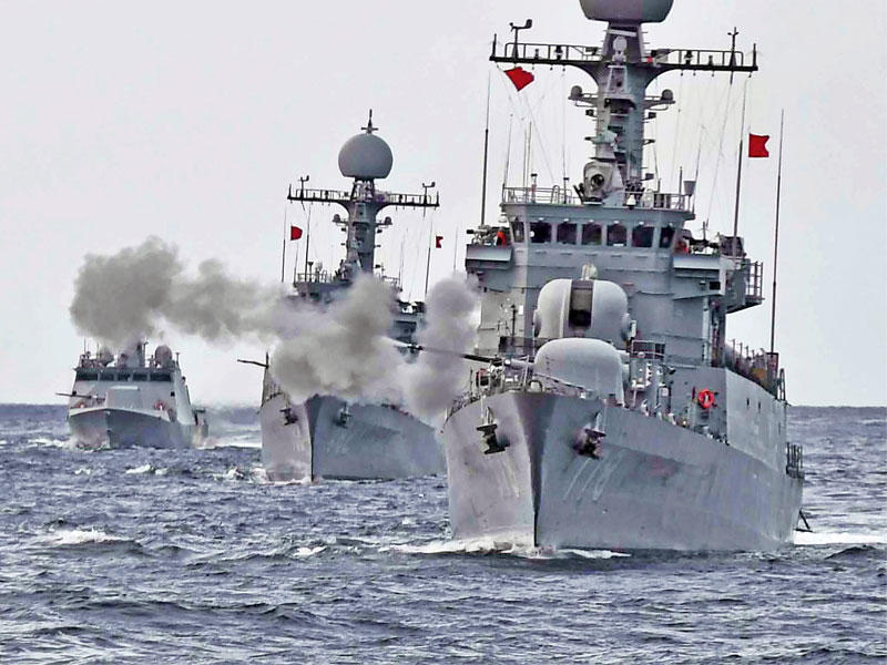 مناورات لسفن حربية كورية جنوبية أمس (أ ف ب)