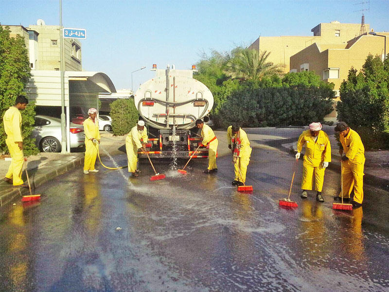 غسل أحد الشوارع