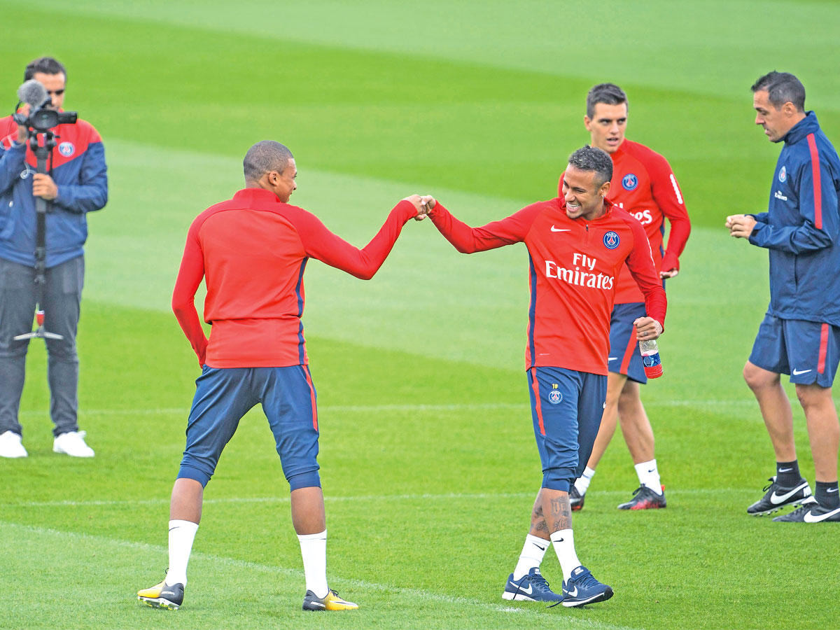 نيمار ومبابي خلال تدريبات باريس سان جرمان