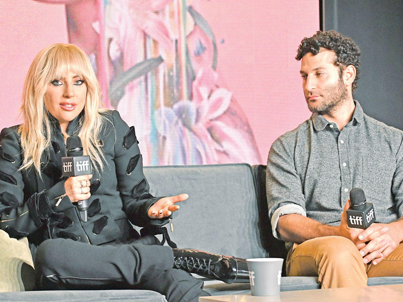 ليدي غاغا مع كريس مكربل