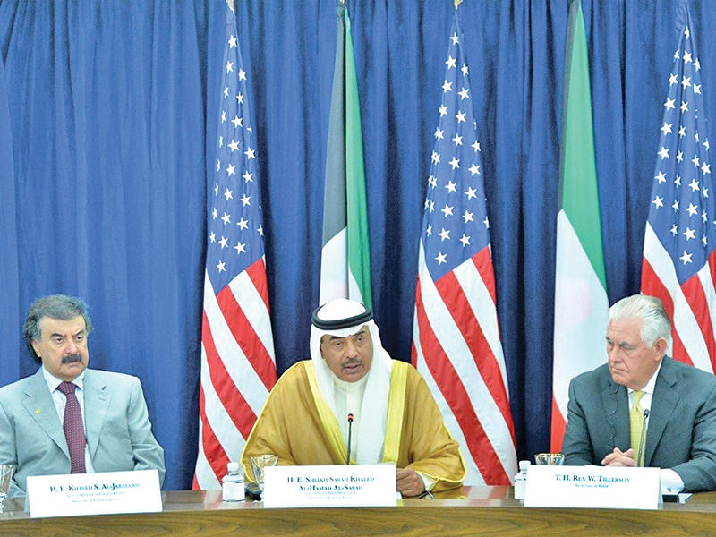  الخالد وتيلرسون والجارالله خلال اجتماع الدورة الثانية للحوار الاستراتيجي