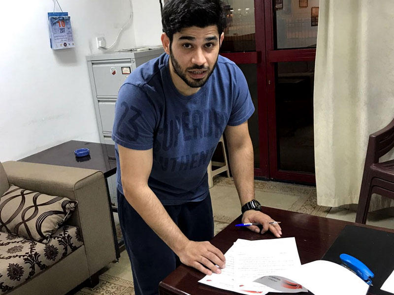 عبدالعزيز التراك يوقع عقد أنضمامه لخيطان 