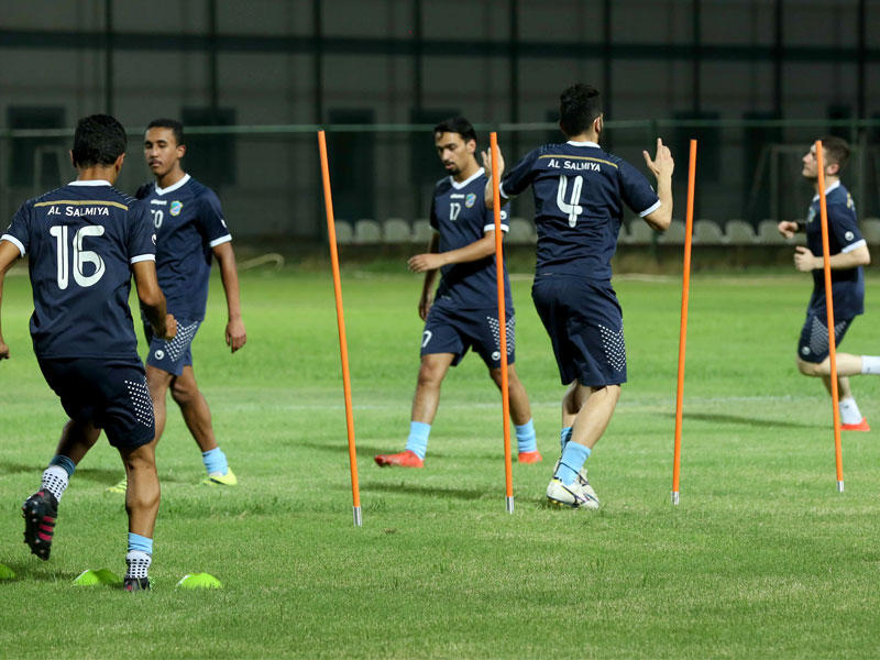 لاعبوا السالمية في تدريب سابق