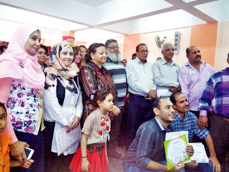 جانب من تكريم معلمي التربية الفنية المتميزين في إدارة ملوي التعليمية بالمنيا أمس الأول (الجريدة)