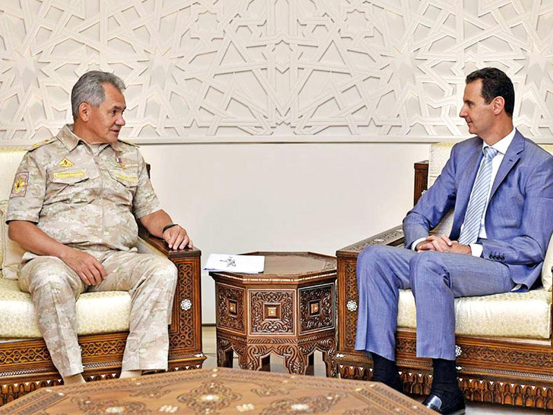 الأسد مستقبلاً شويغو في دمشق أمس الأول (إي بي إيه)