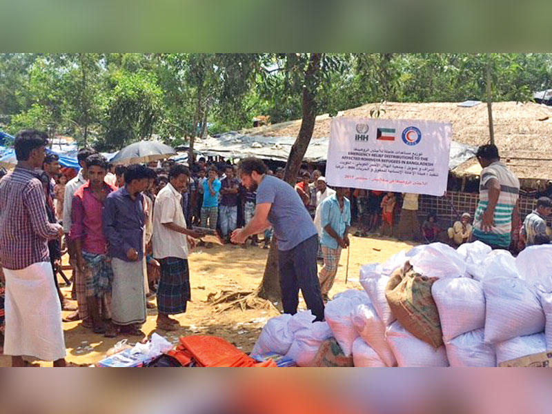جانب من توزيع المساعدات على لاجئي «الروهينغيا»n