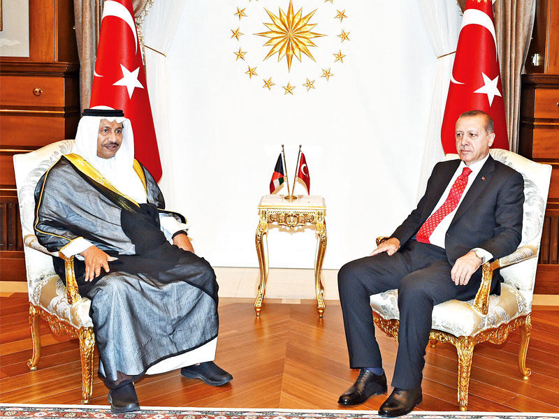 إردوغان مستقبلاً المبارك أمس