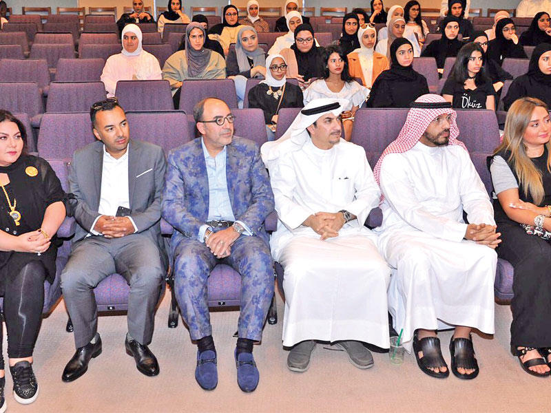 جانب من اللقاء التنويري للطلبة المستجدين في كلية العمارة