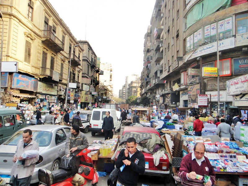 مشهد عام لسوق الفجالة قرب ميدان رمسيس وسط القاهرة