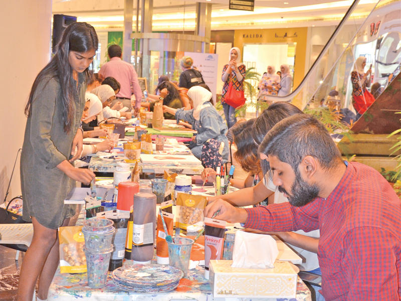 جانب من ورشة العمل الفنية 