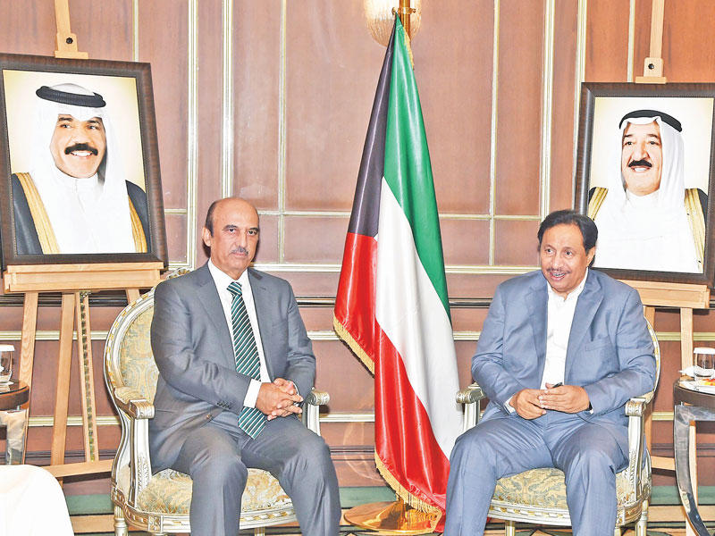 المبارك مستقبلاً رئيس وفد غرفة التجارة