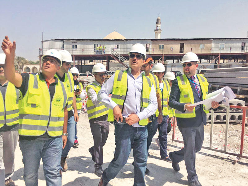 الحربي خلال تفقده مشروع مستشفى الصباح