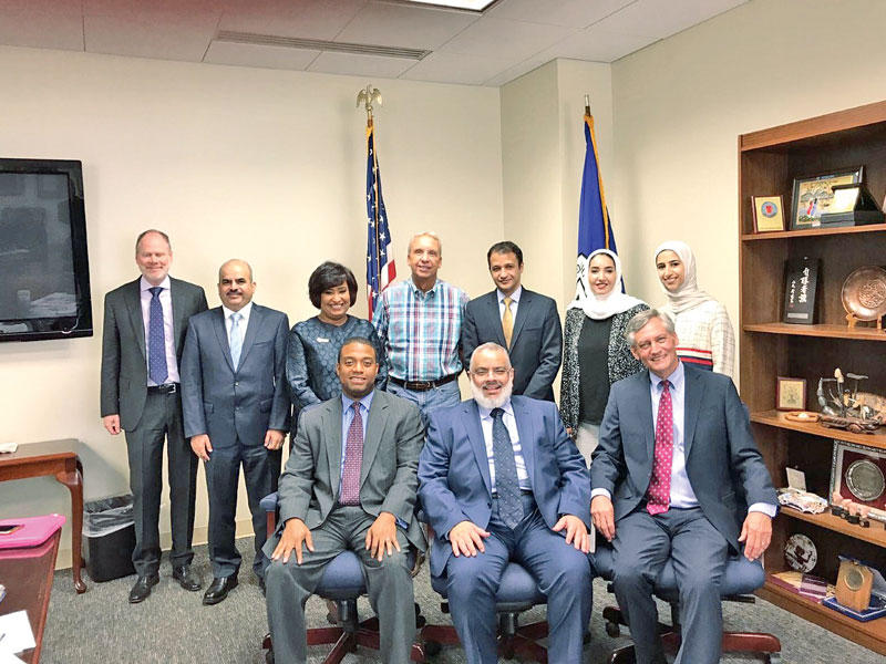  الصرعاوي ووفد المحاسبة خلال زيارة أجهزة المساءلة الأميركية