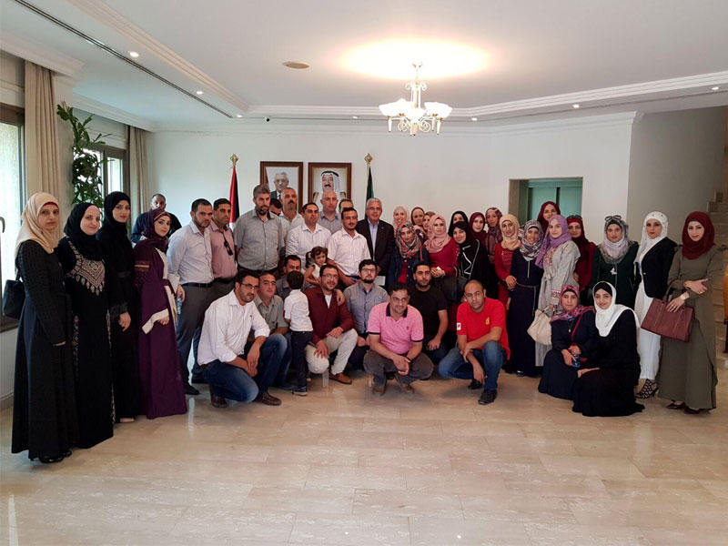 طهبوب متوسطاً المعلمين الفلسطينيين