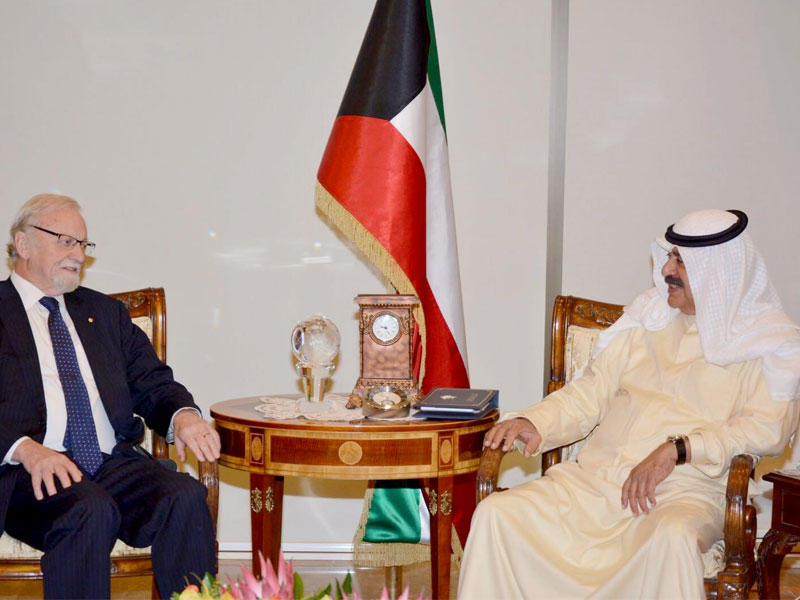  الجارالله أثناء اجتماعه مع البروفسور غارث إيفانز