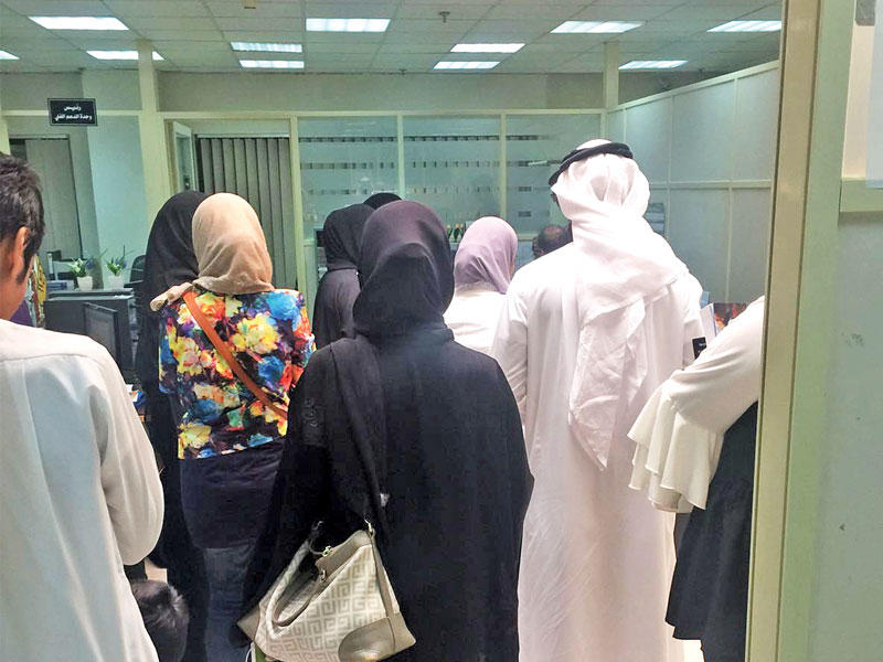 جانب من التكدس الطلابي في المكتبة