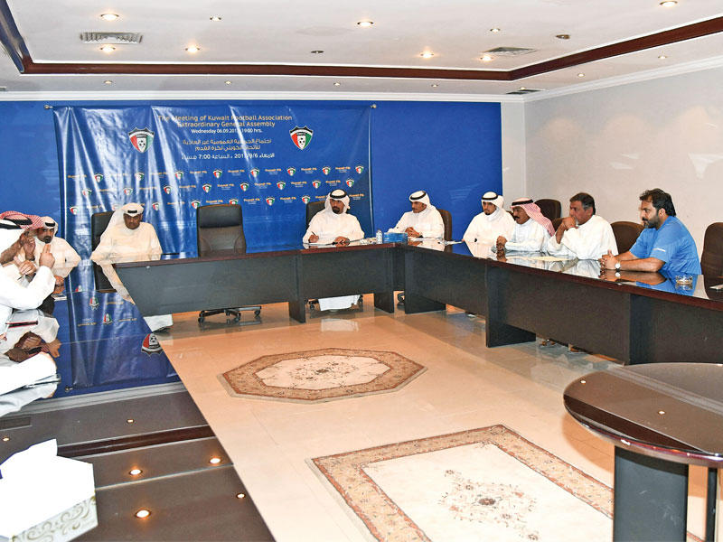 من اجتماع لجنة المسابقات مع مديري الأندية