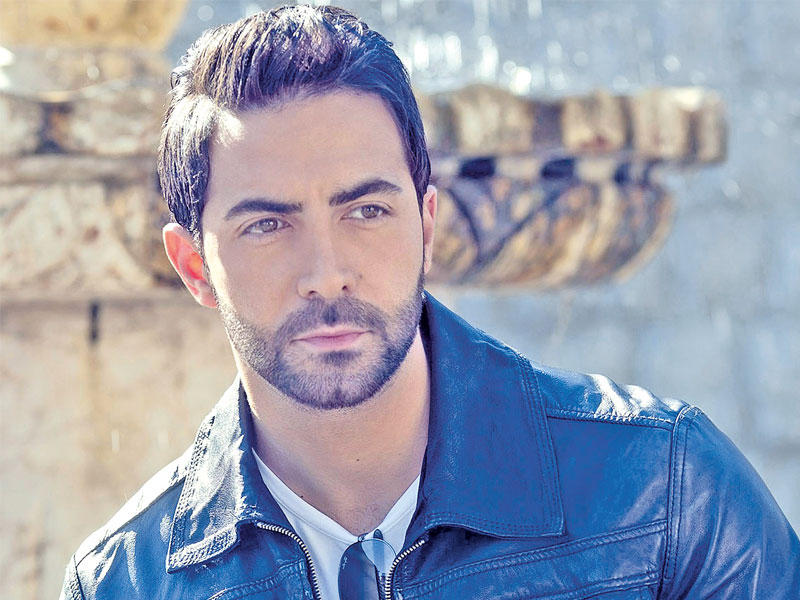 كارلوس عازار