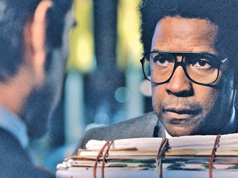 دنزل واشنطن في مشهد من الفيلم