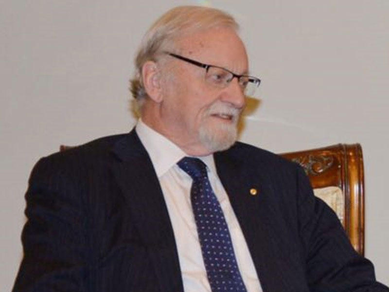 رئيس الجامعة الوطنية الأسترالية وزير خارجية أستراليا الأسبق البروفيسور غاريث ايفانز