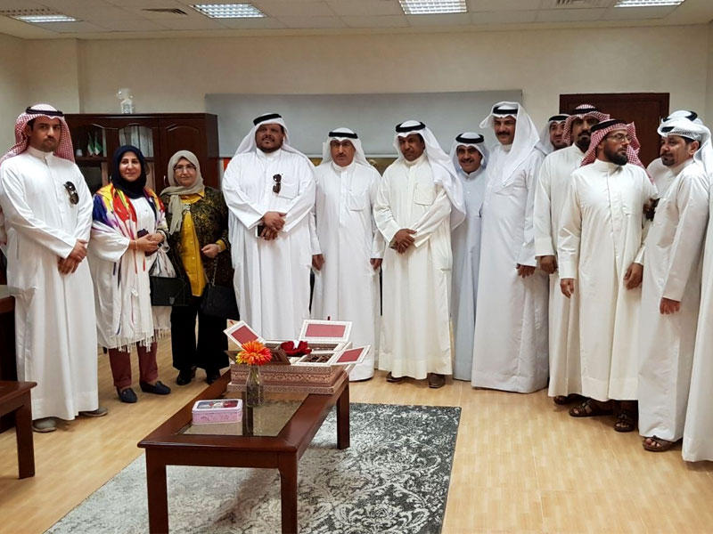 وزير التربية ووزير التعليم العالي الدكتور محمد الفارس خلال جولة ميدانية على احدى مدارس منطقة جابر الأحمد