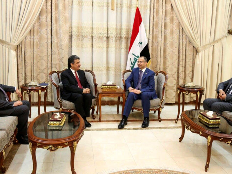 رئيس مجلس النواب العراقي سليم الجبوري خلال لقائه مع سفير الكويت لدى العراق سالم الزمانان