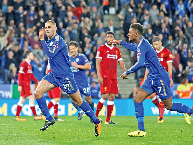 سليماني نجم ليستر سيتي يحتفل بهدفه في مرمى ليفربول