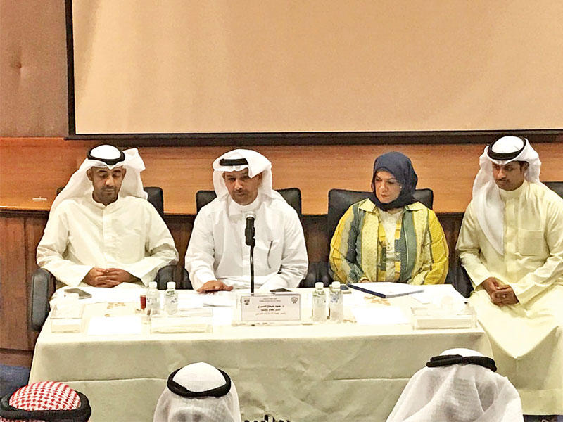 فليطح خلال الاجتماع مع ممثلي الهيئات الرياضية