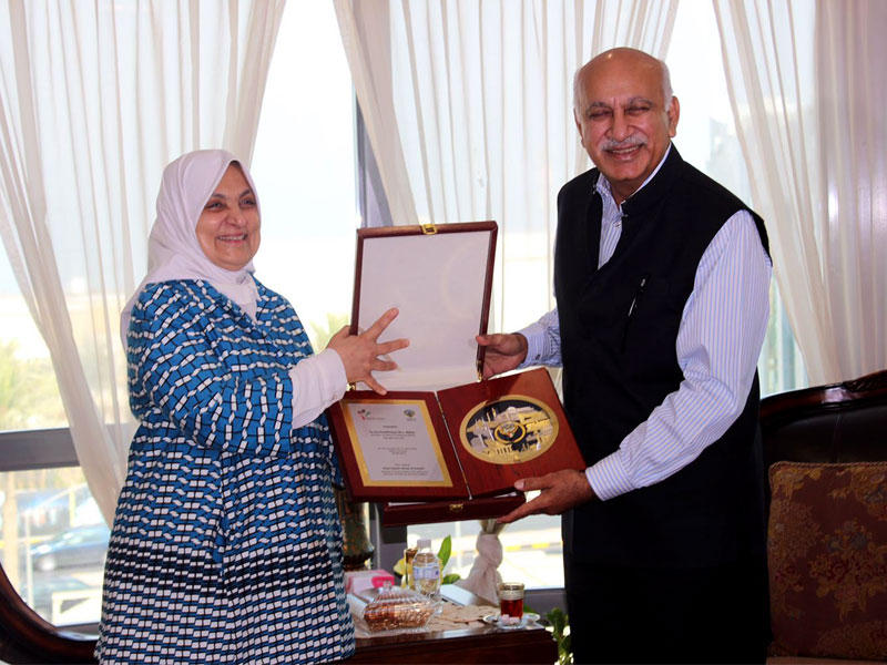 الصبيح خلال استقبالها الوزير الهندي أمس