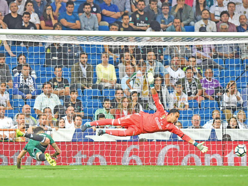 سانابريا نجم بيتيس يحرز هدفه في مرمى الريال