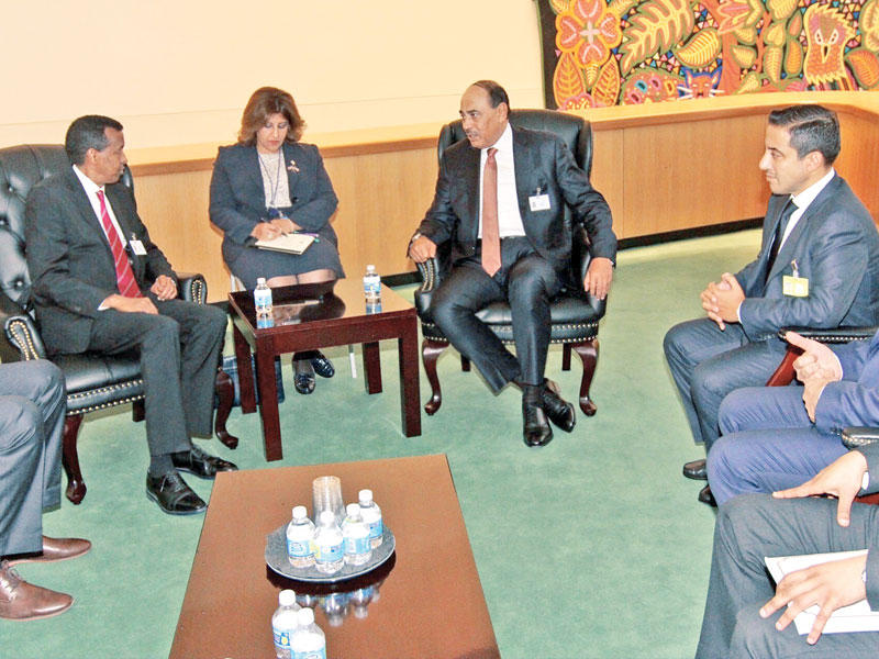 صباح الخالد خلال لقائه مع وزير الخارجية الصوماليn