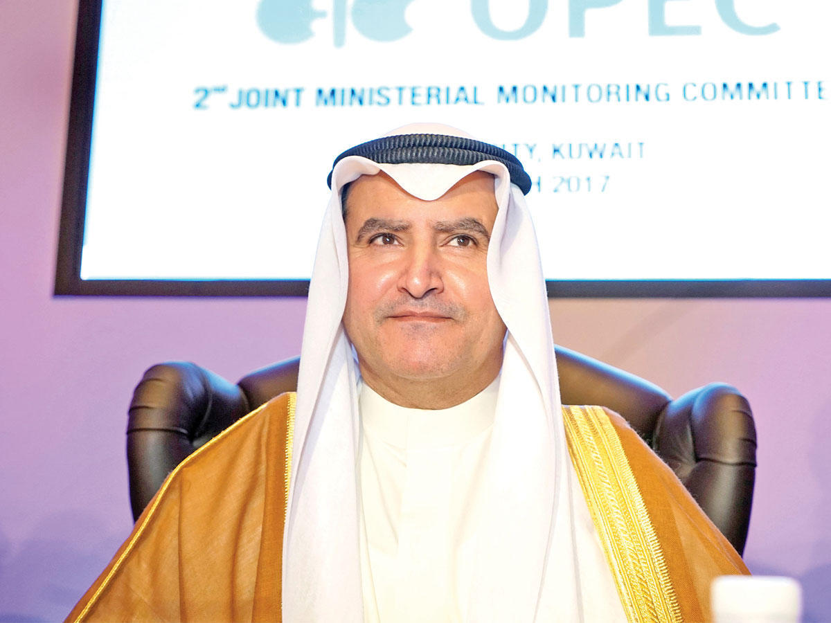 وزير النفط وزير الكهرباء والماء عصام المرزوق