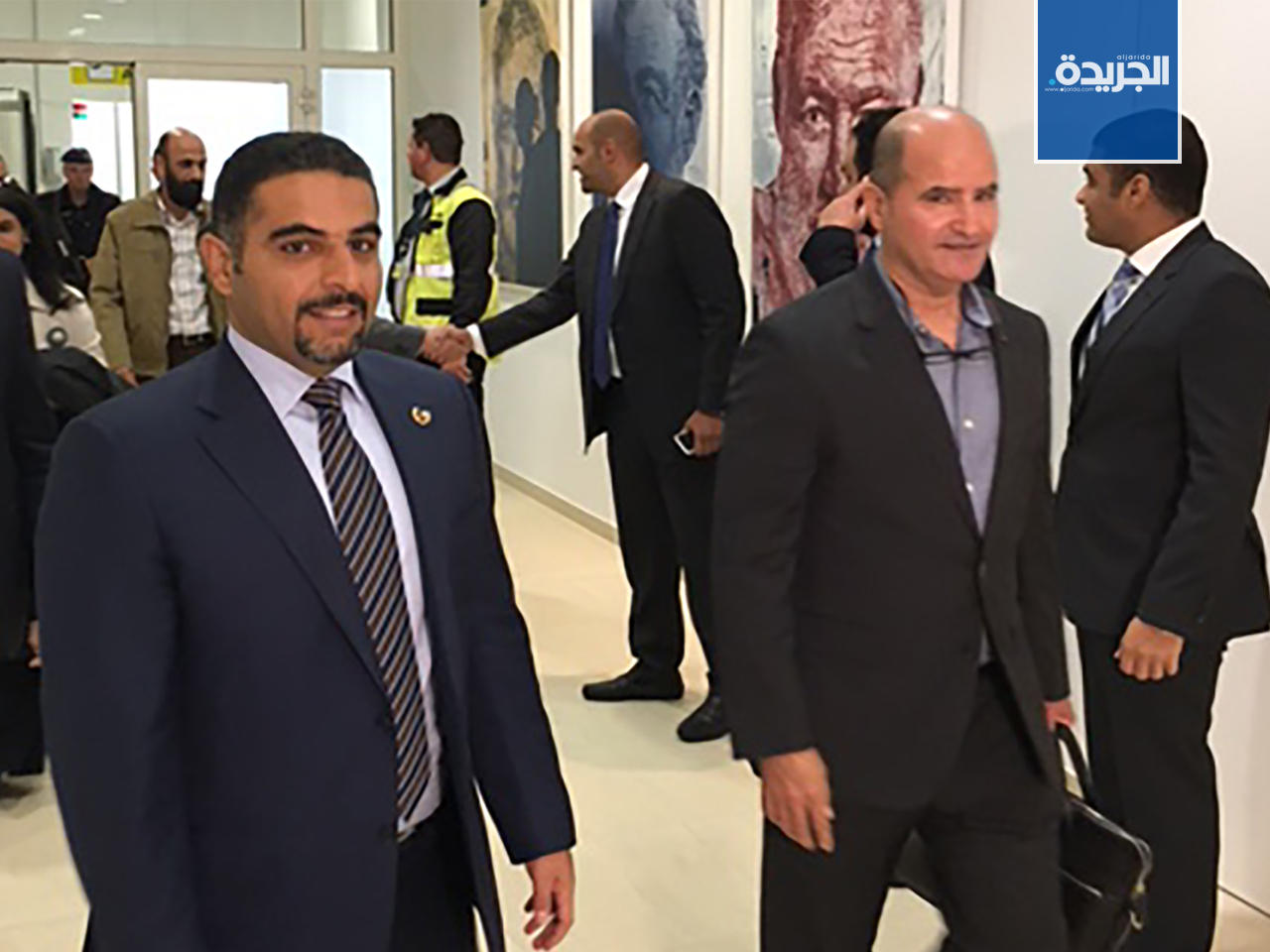 وزير النفط ووزير الكهرباء والماء عصام المرزوق لدى وصوله الى العاصمة النمساوية فيينا