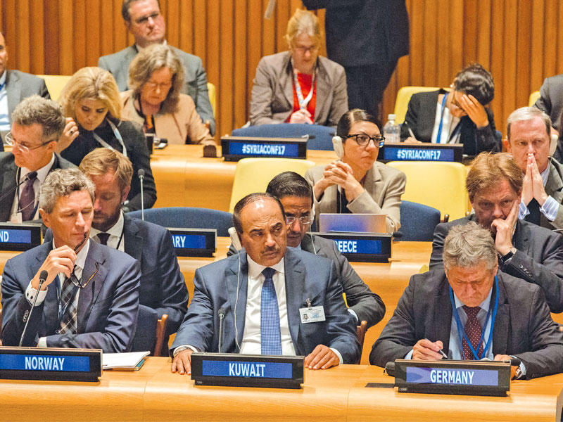 الخالد مترئسا وفد الكويت في الاجتماع الوزاري حول الأزمة السورية