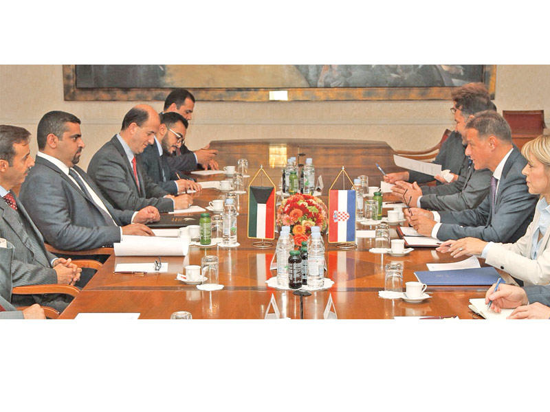 وفد لجنة الصداقة خلال اجتماعه مع المسؤولين الكروات