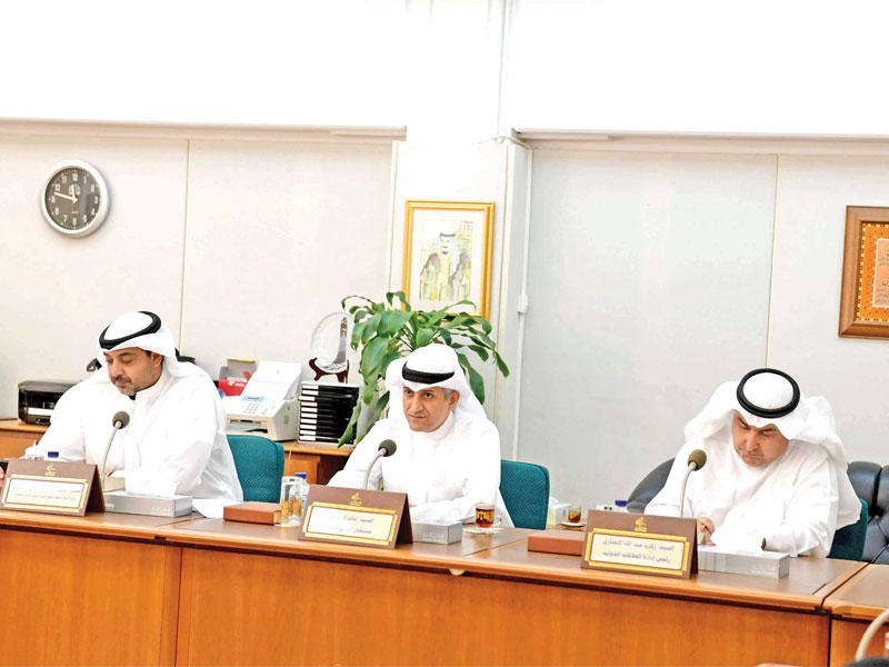 العبدالله في اجتماع اللجنة أمس