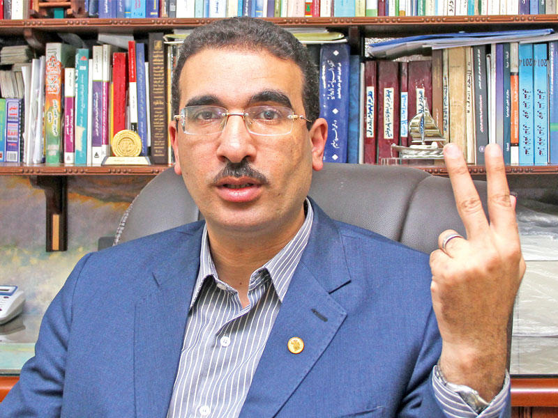  أستاذ العلوم السياسية بمعهد البحوث والدراسات الإفريقية التابع لجامعة القاهرة أيمن شبانة